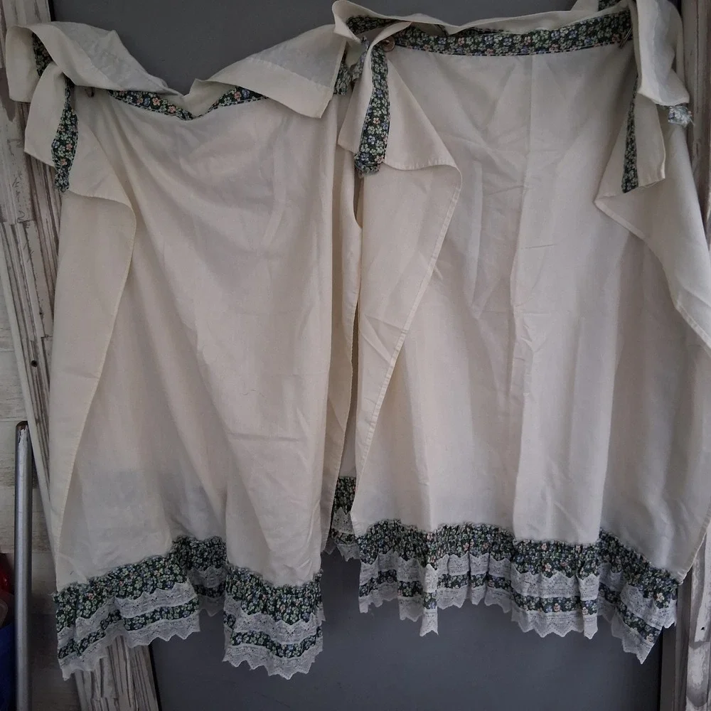 Vintage 90s Kitchen Curtains 4 Panels Cream Floral Ruffle Lace Trim 32in L
